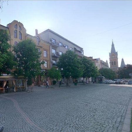 Apartment Downtown Мукачеве Екстериор снимка